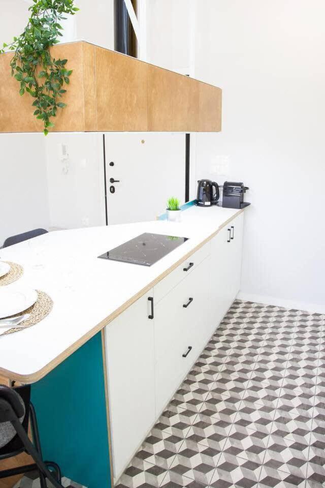 Fully Renovated, Modern Beauty In Central Athens! Exterior photo