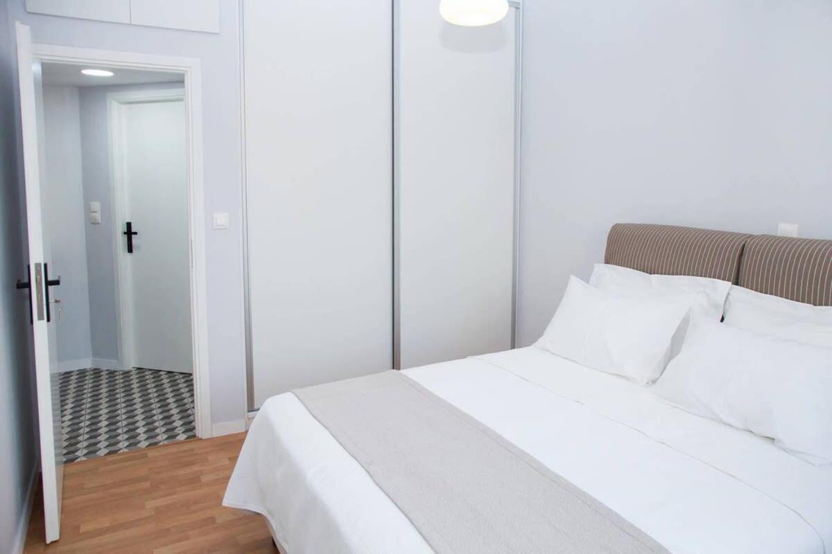 Fully Renovated, Modern Beauty In Central Athens! Exterior photo