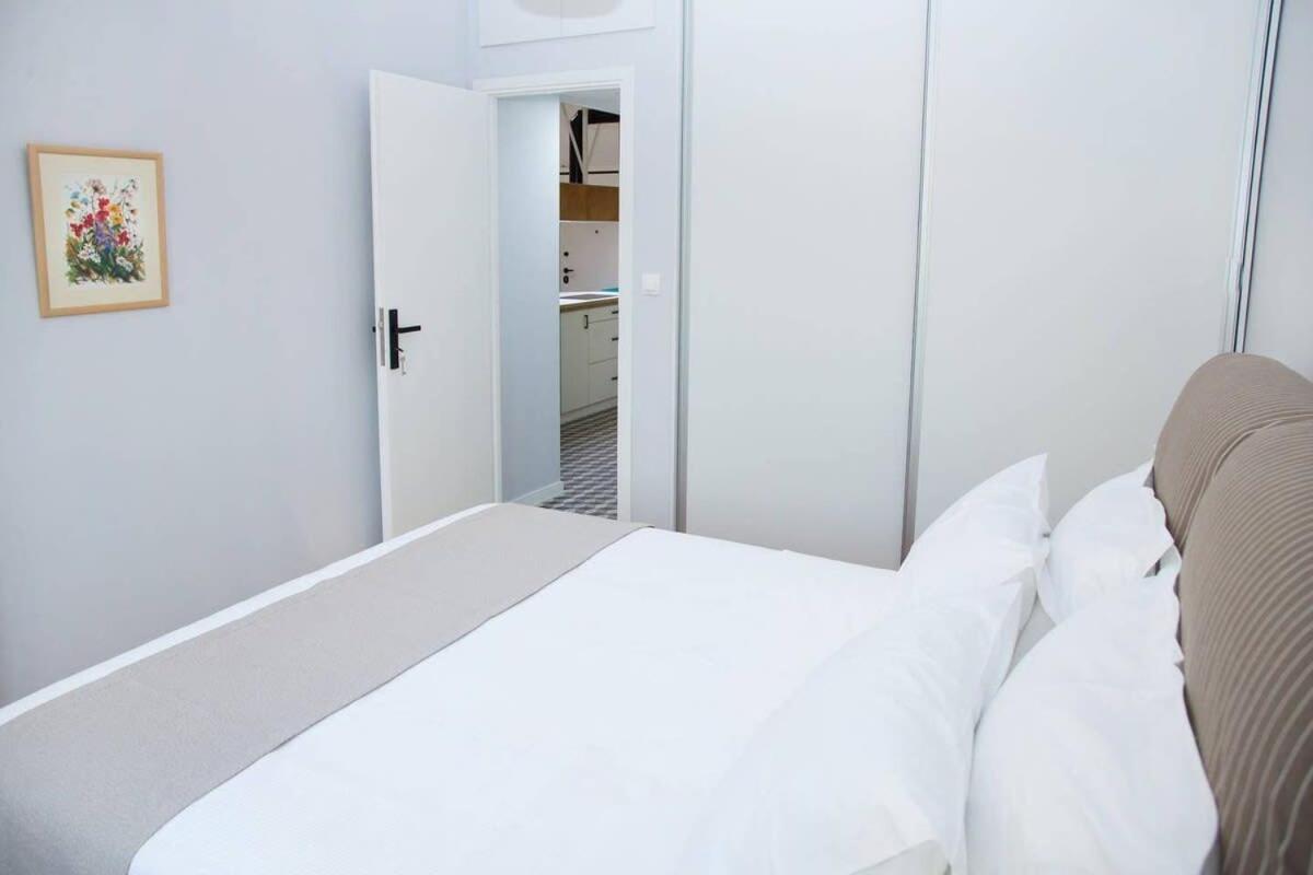 Fully Renovated, Modern Beauty In Central Athens! Exterior photo